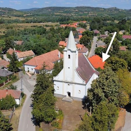 Parokia Apartman Es Coworking A Balaton Mellett Kaptalantoti Екстериор снимка