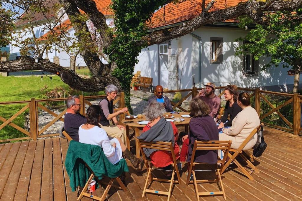 Parokia Apartman Es Coworking A Balaton Mellett Kaptalantoti Екстериор снимка