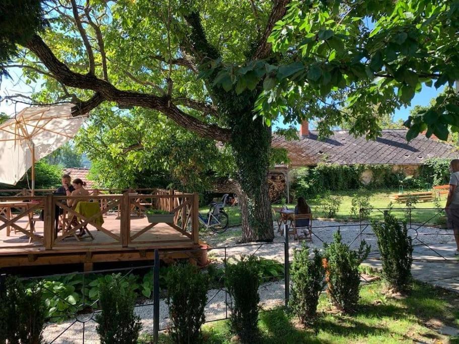 Parokia Apartman Es Coworking A Balaton Mellett Kaptalantoti Екстериор снимка